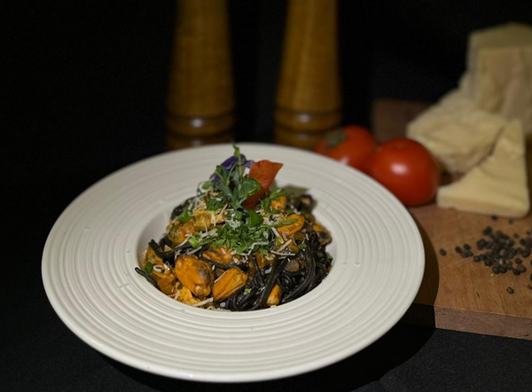 Paste cu Midii și Fulgi de Parmezan